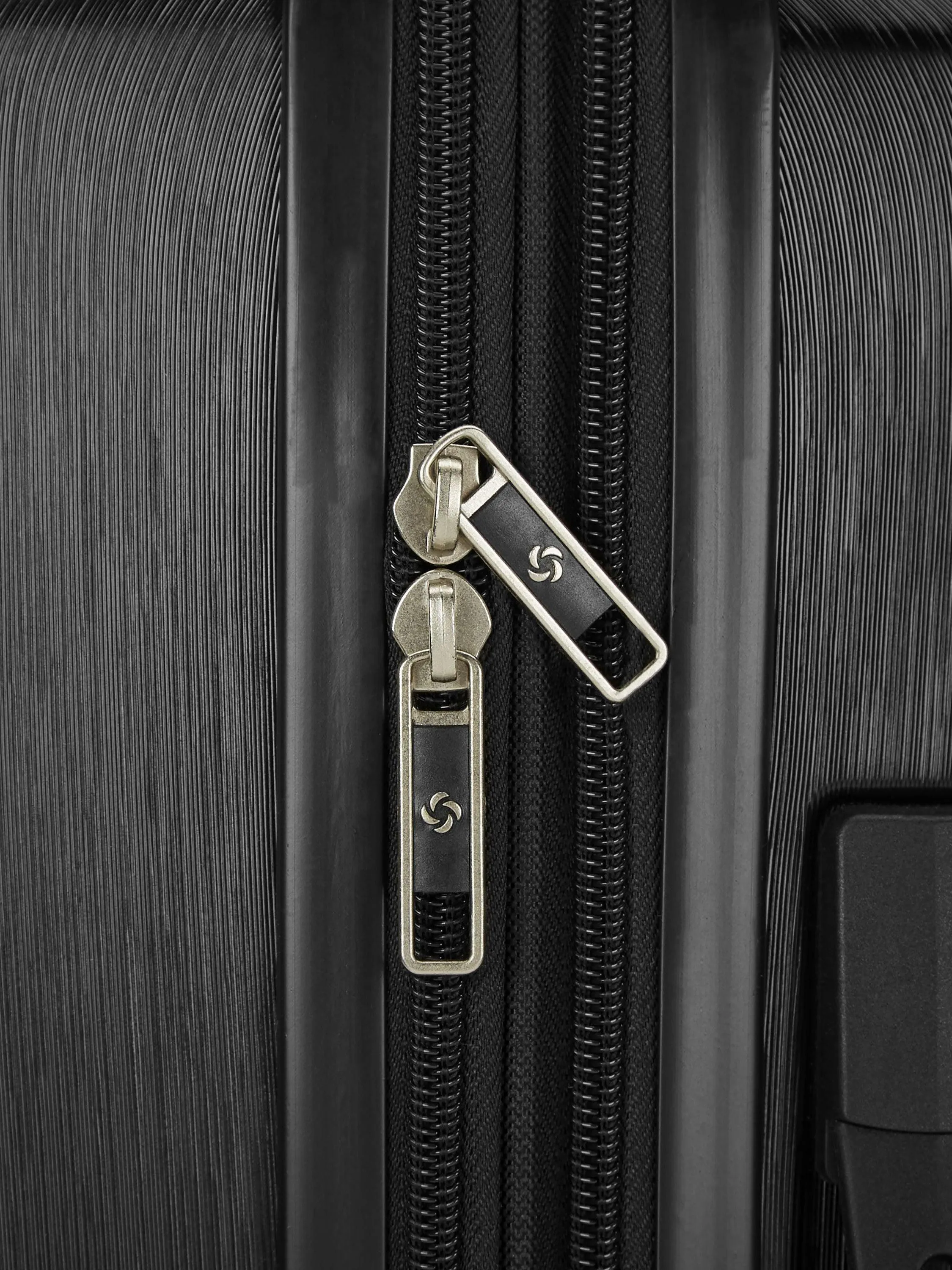 Alliance Se Carry-On Spinner 22"