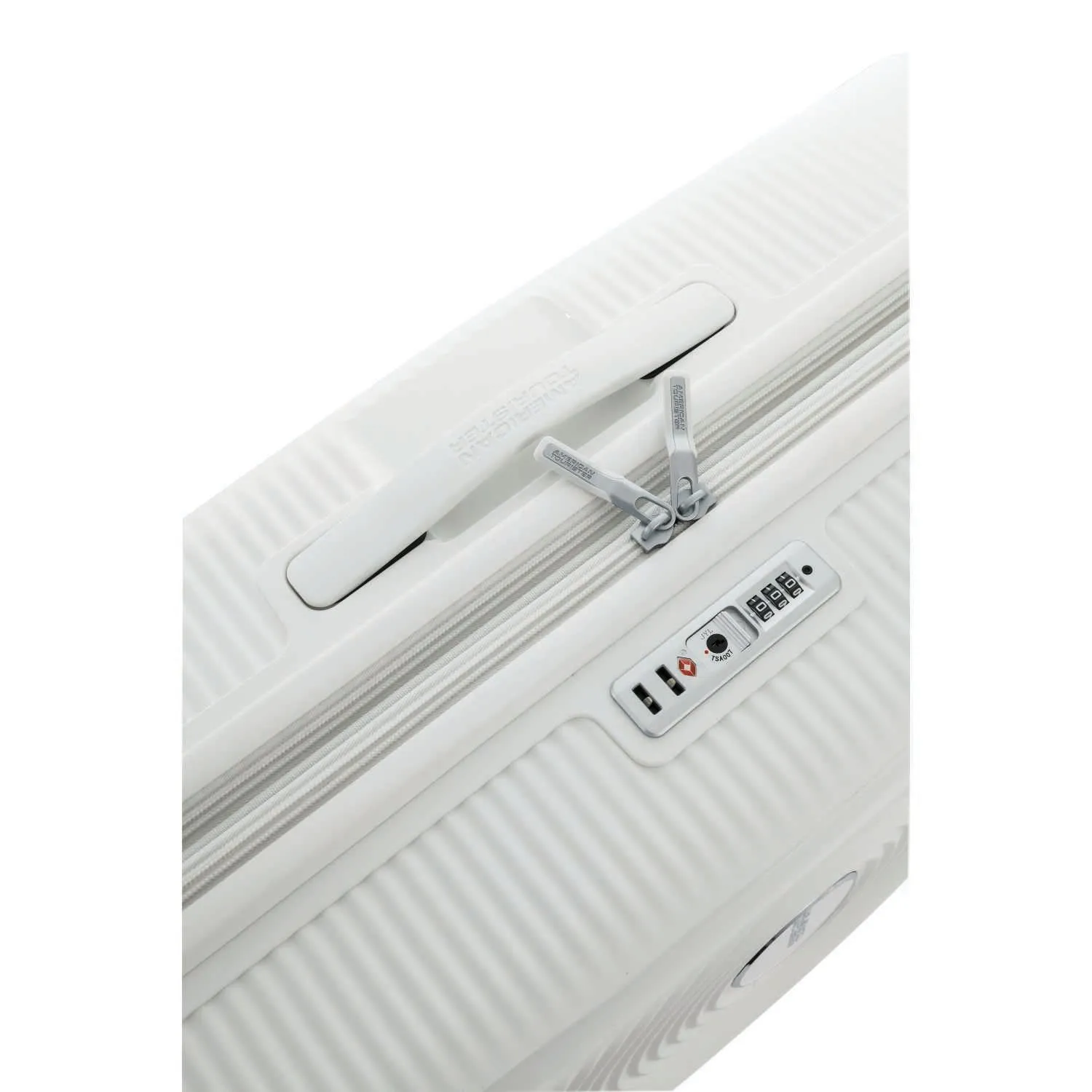 American Tourister Curio 20" 4-Wheel Carry-On Luggage