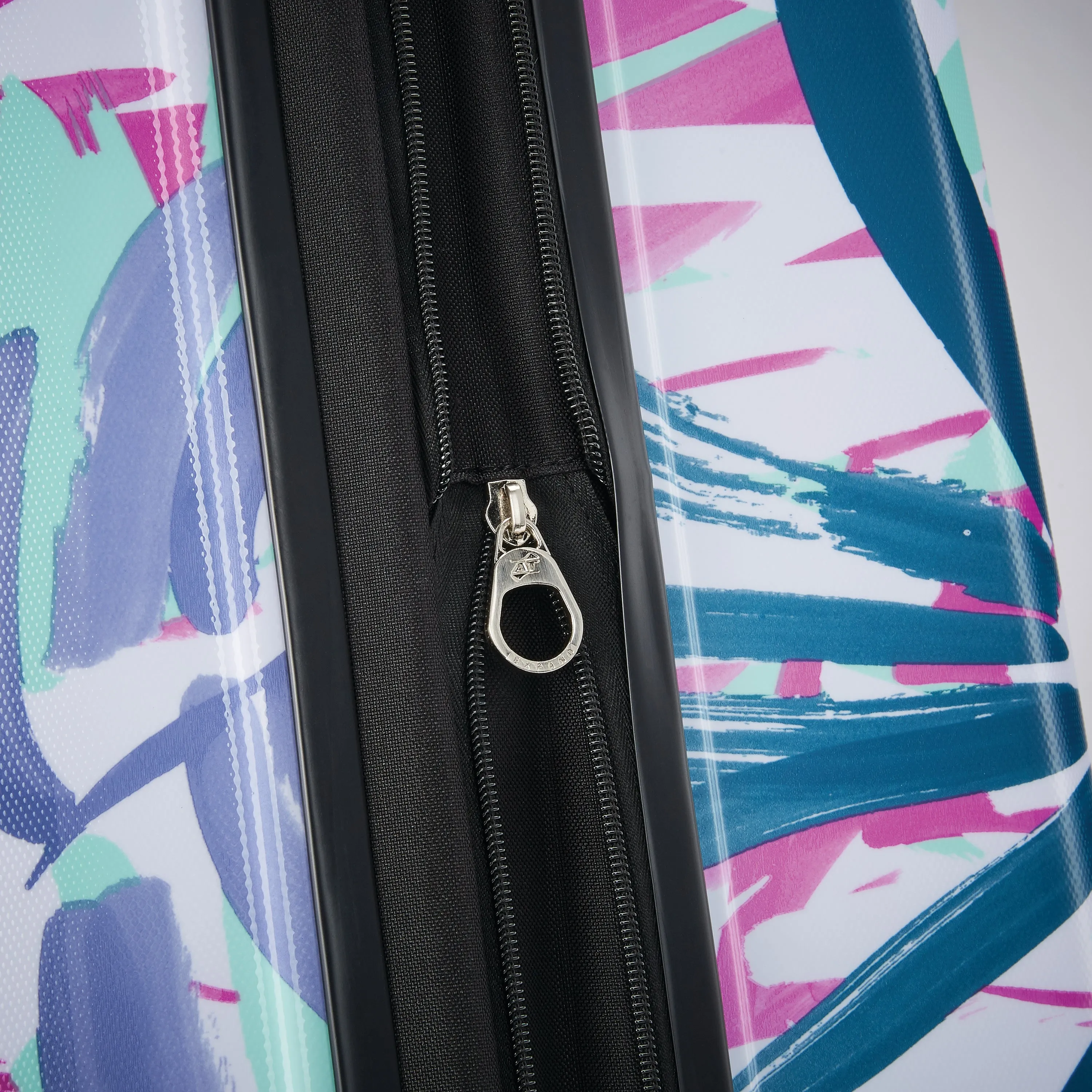 American Tourister Moonlight 25" Hardside Spinner