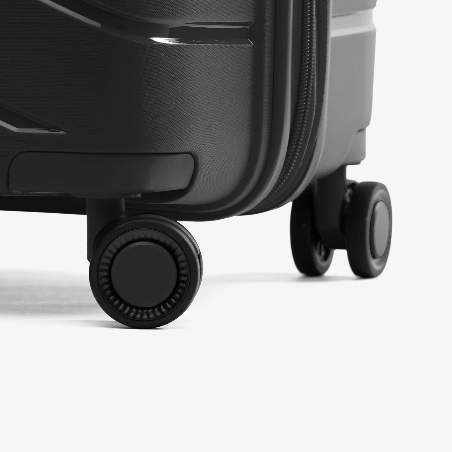Atlantic Luggage Atlantic® Carry-on Exp Hardside Spinner