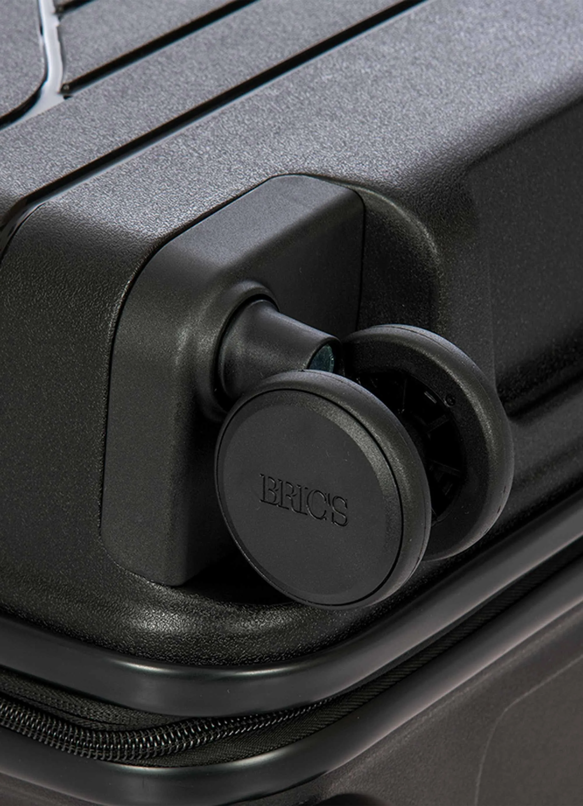 Bric's Ulisse 30" Exp Spinner Luggage