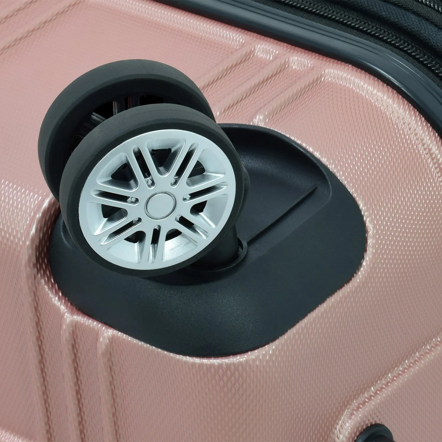London Fog Kingsbury 29" 4-Wheel Large Luggage