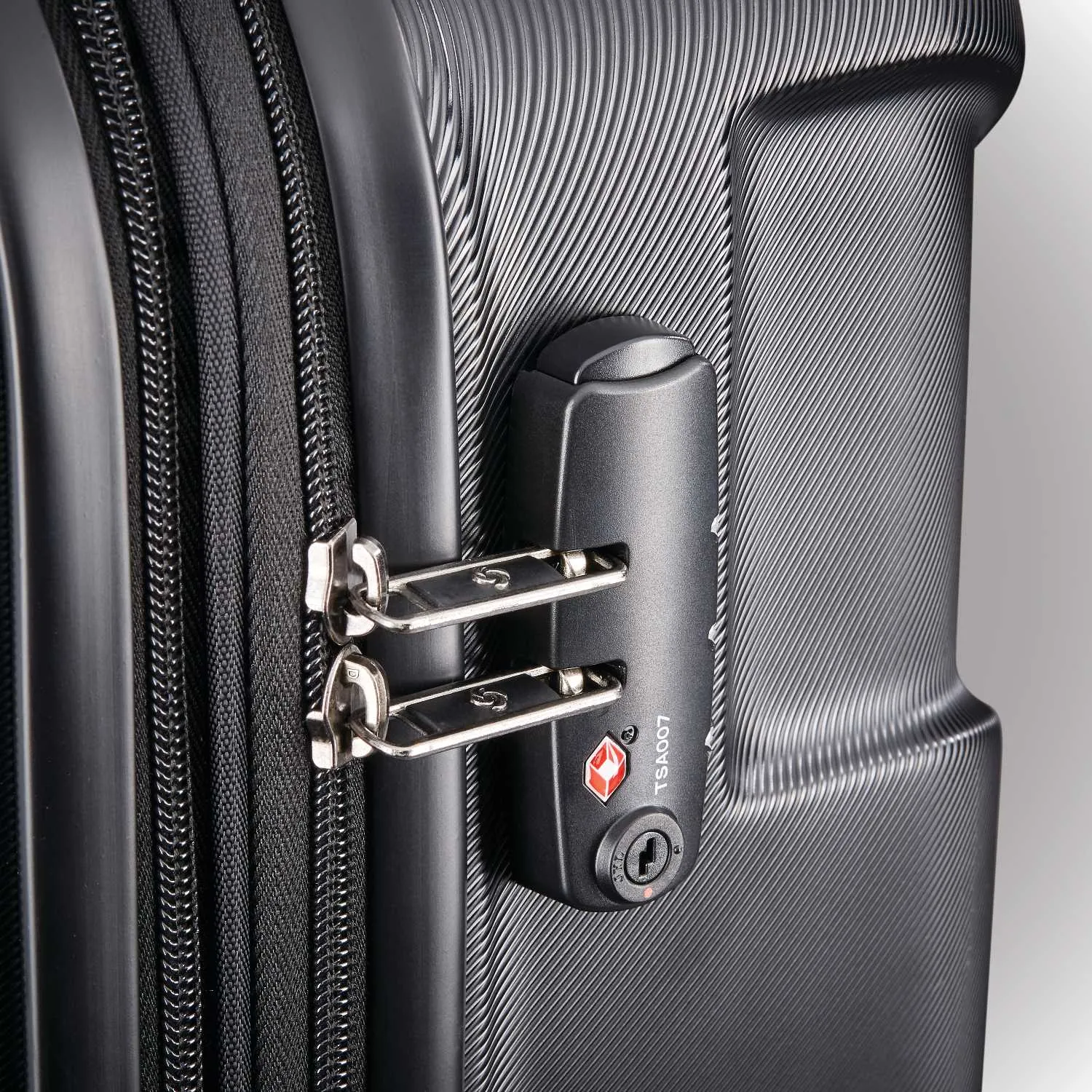 Samsonite Centric 20-inch Hardside Spinner