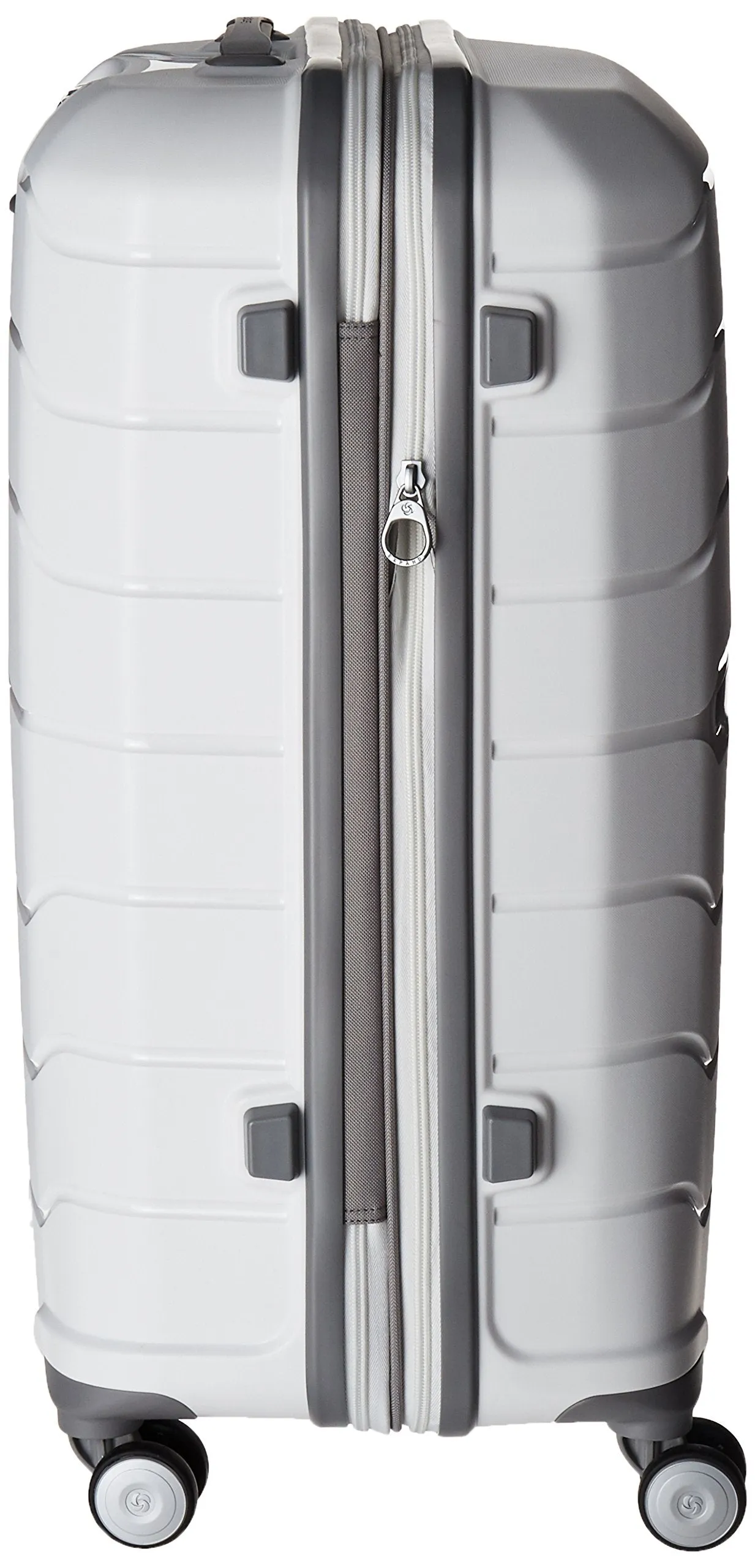 Samsonite Freeform 24" 4-Wheel Medium Luggage