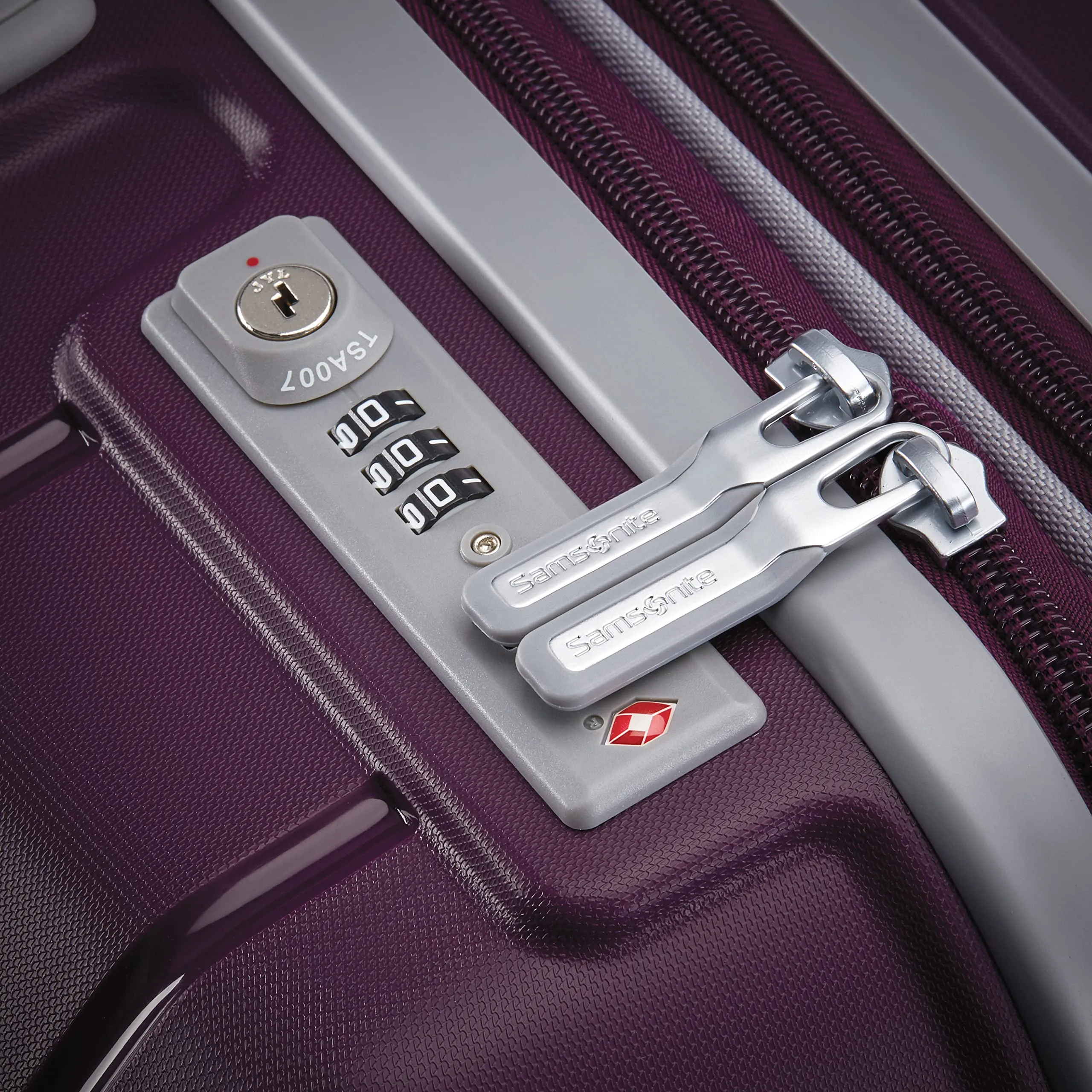 Samsonite Freeform 24" 4-Wheel Medium Luggage