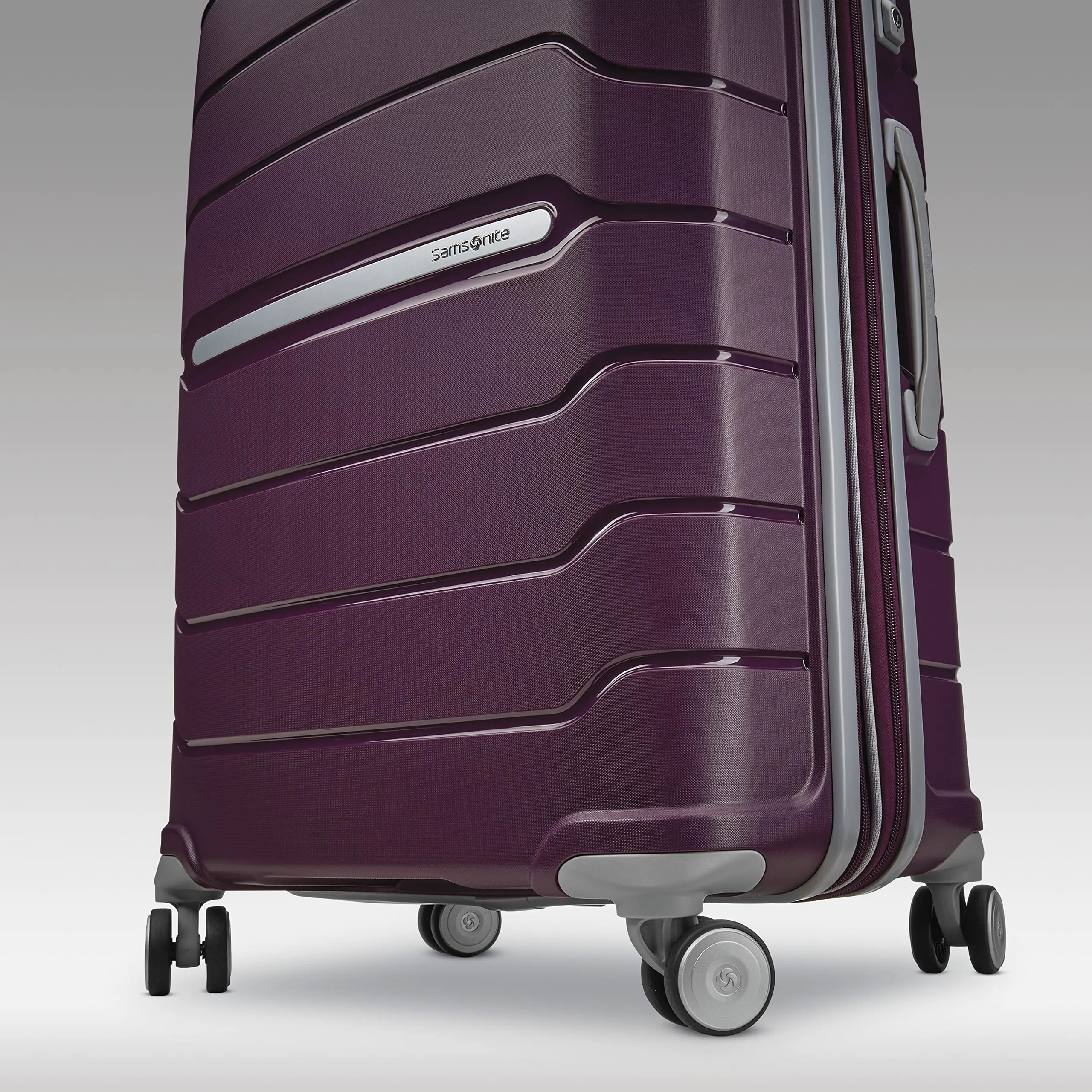 Samsonite Freeform 24" 4-Wheel Medium Luggage