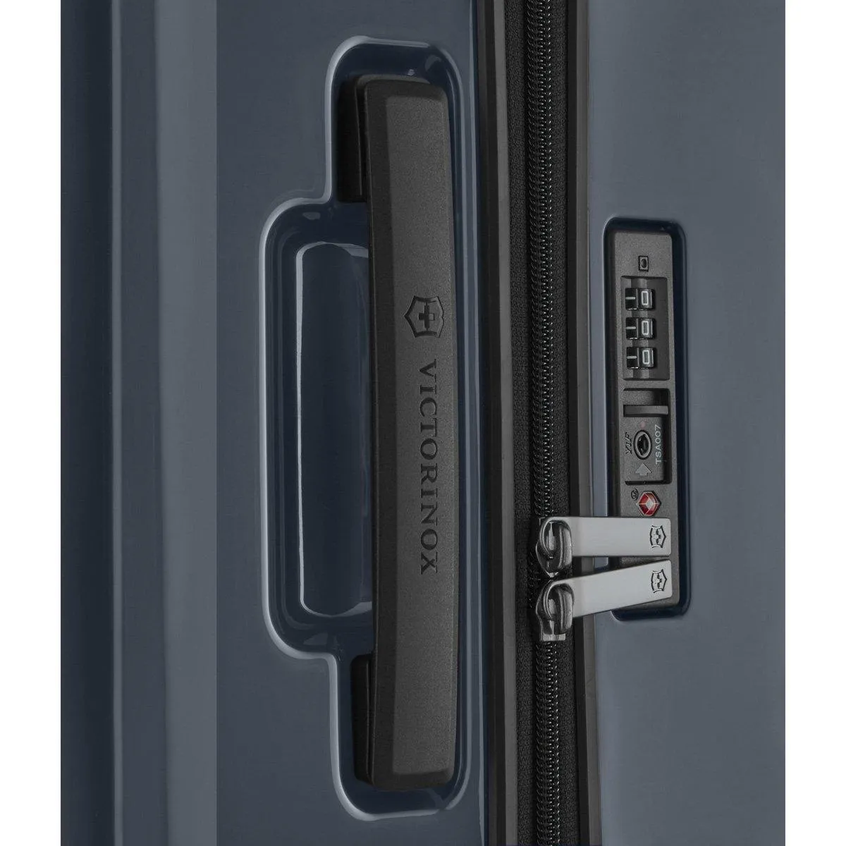 Victorinox Airox Large 4-Wheel Large Luggage