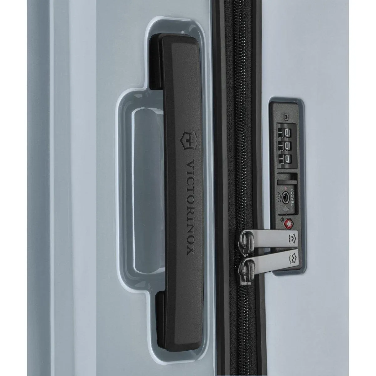 Victorinox Airox Large 4-Wheel Large Luggage