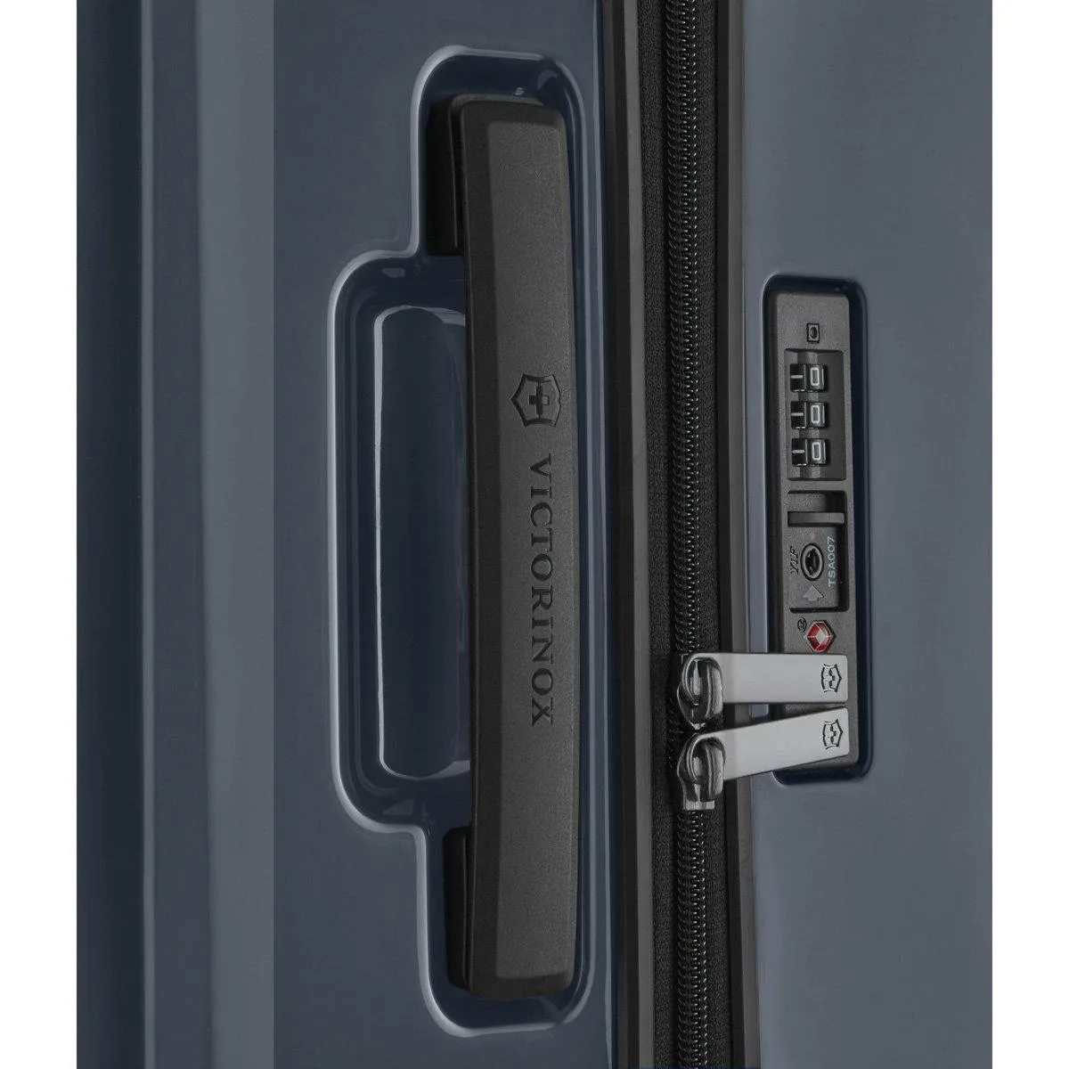 Victorinox Airox Medium 4-Wheel Medium Luggage
