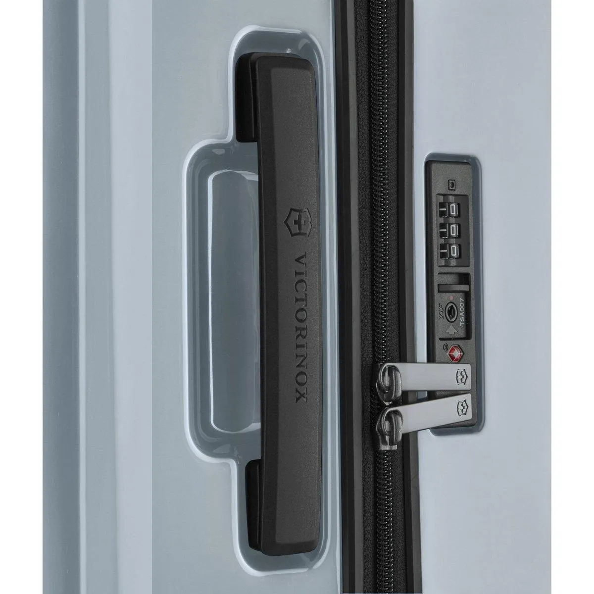 Victorinox Airox Medium 4-Wheel Medium Luggage