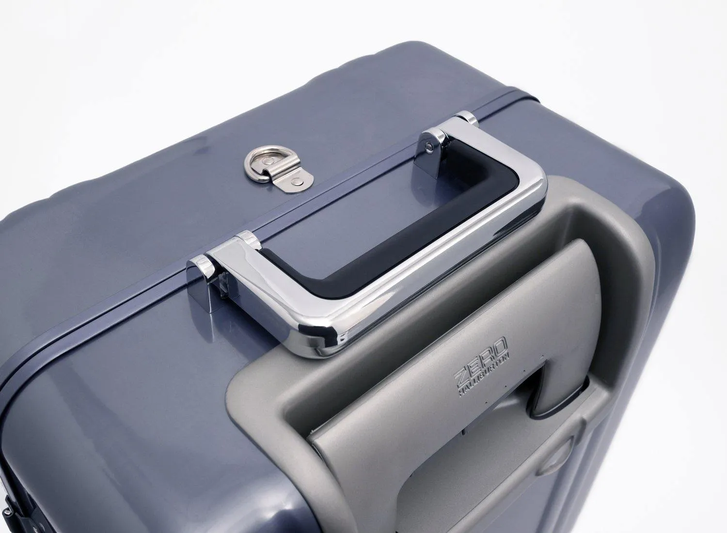ZERO Halliburton Classic 21in Polished Carry On Suiter Suitcase