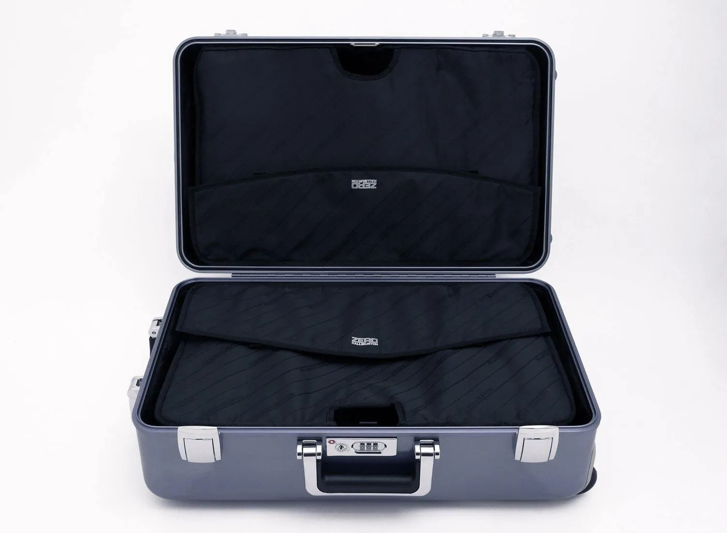 ZERO Halliburton Classic 21in Polished Carry On Suiter Suitcase