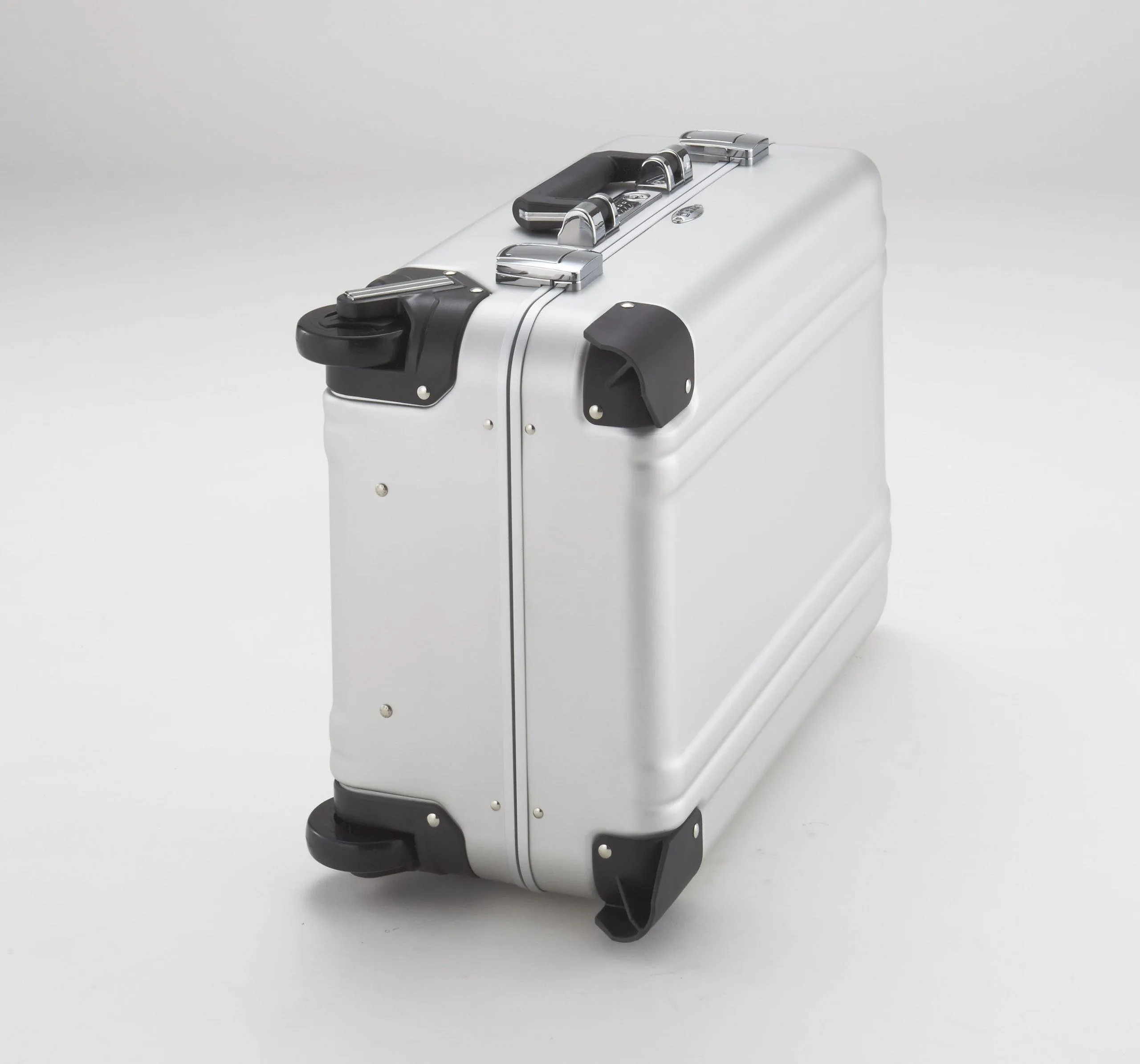 ZERO Halliburton Classic Aluminum Carry On 2 Wheel Travel Case