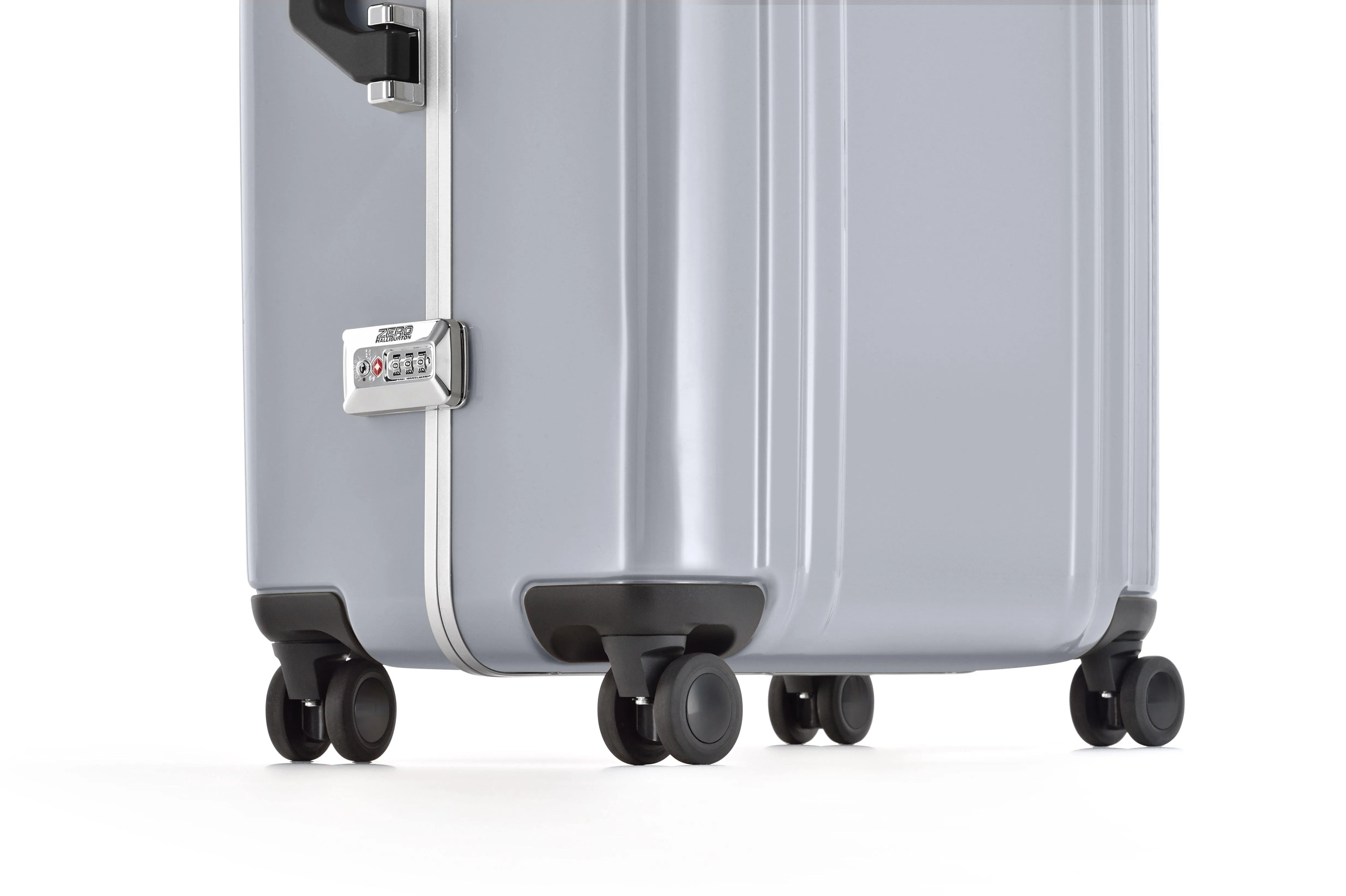 ZERO Halliburton Classic Polycarbonate 2.0 26" 4-Wheel Medium Luggage