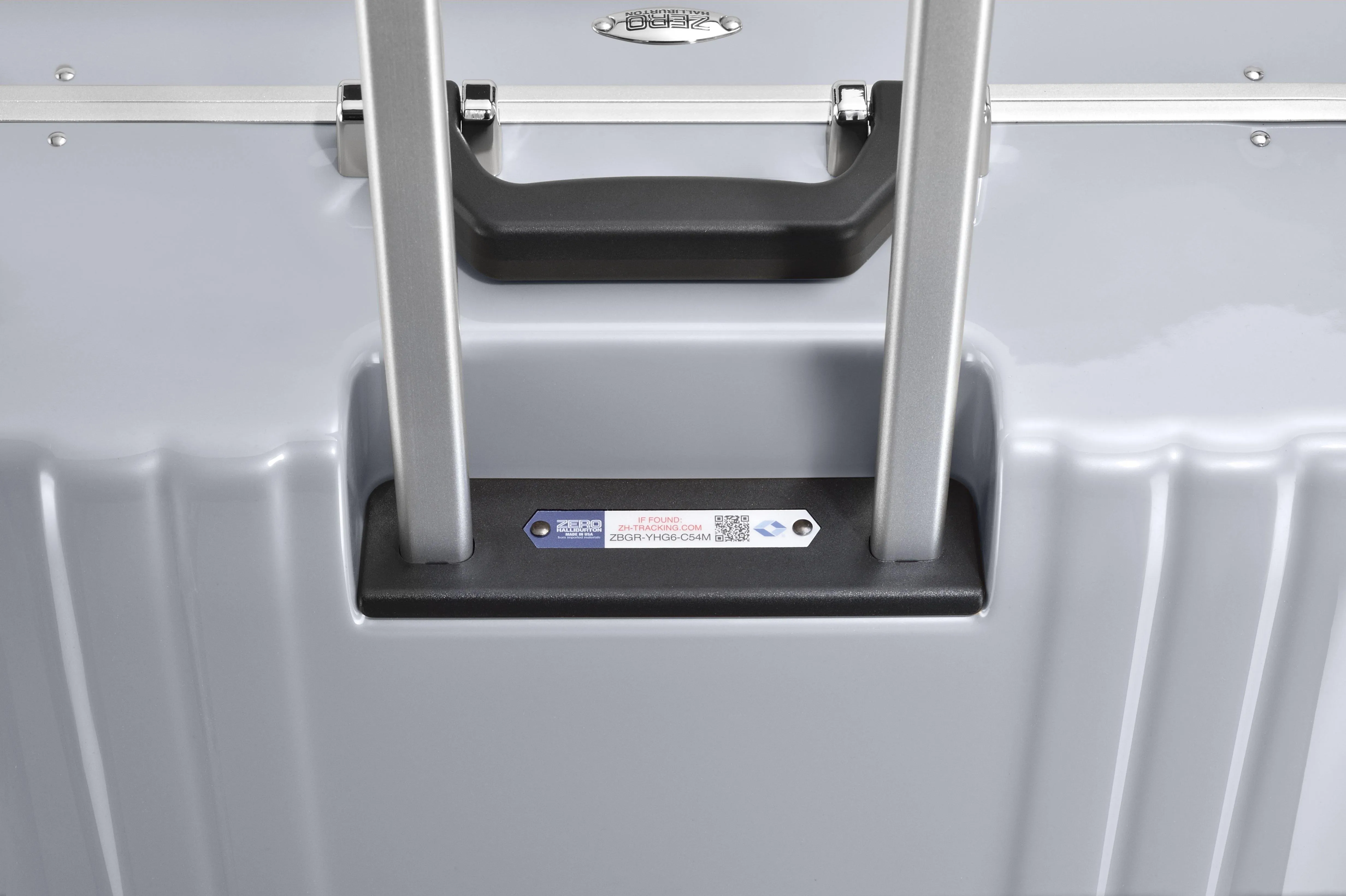 ZERO Halliburton Classic Polycarbonate 2.0 26" 4-Wheel Medium Luggage