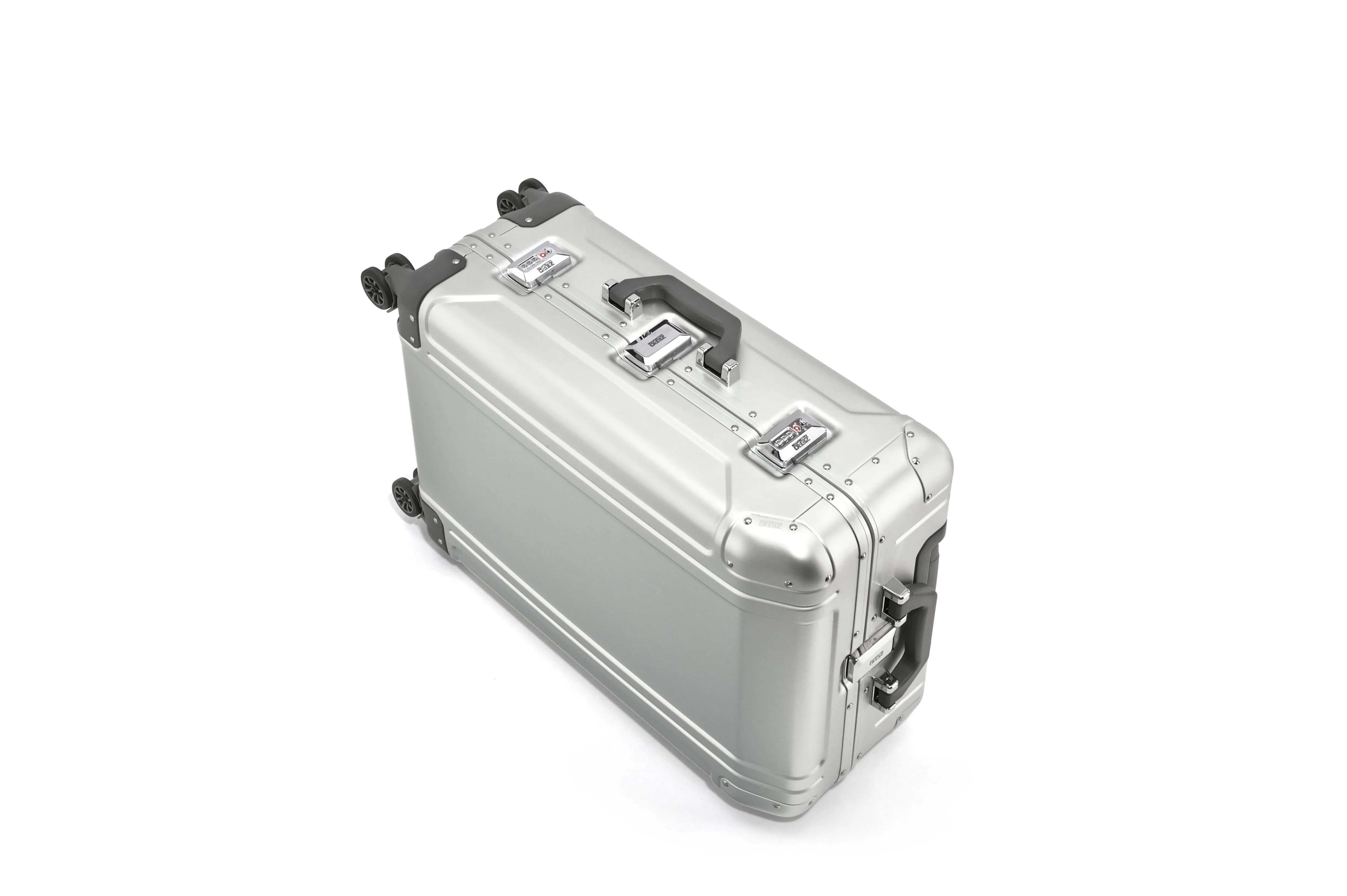 ZERO Halliburton GEO Aluminum 3.0 24" 4-Wheel Medium Luggage