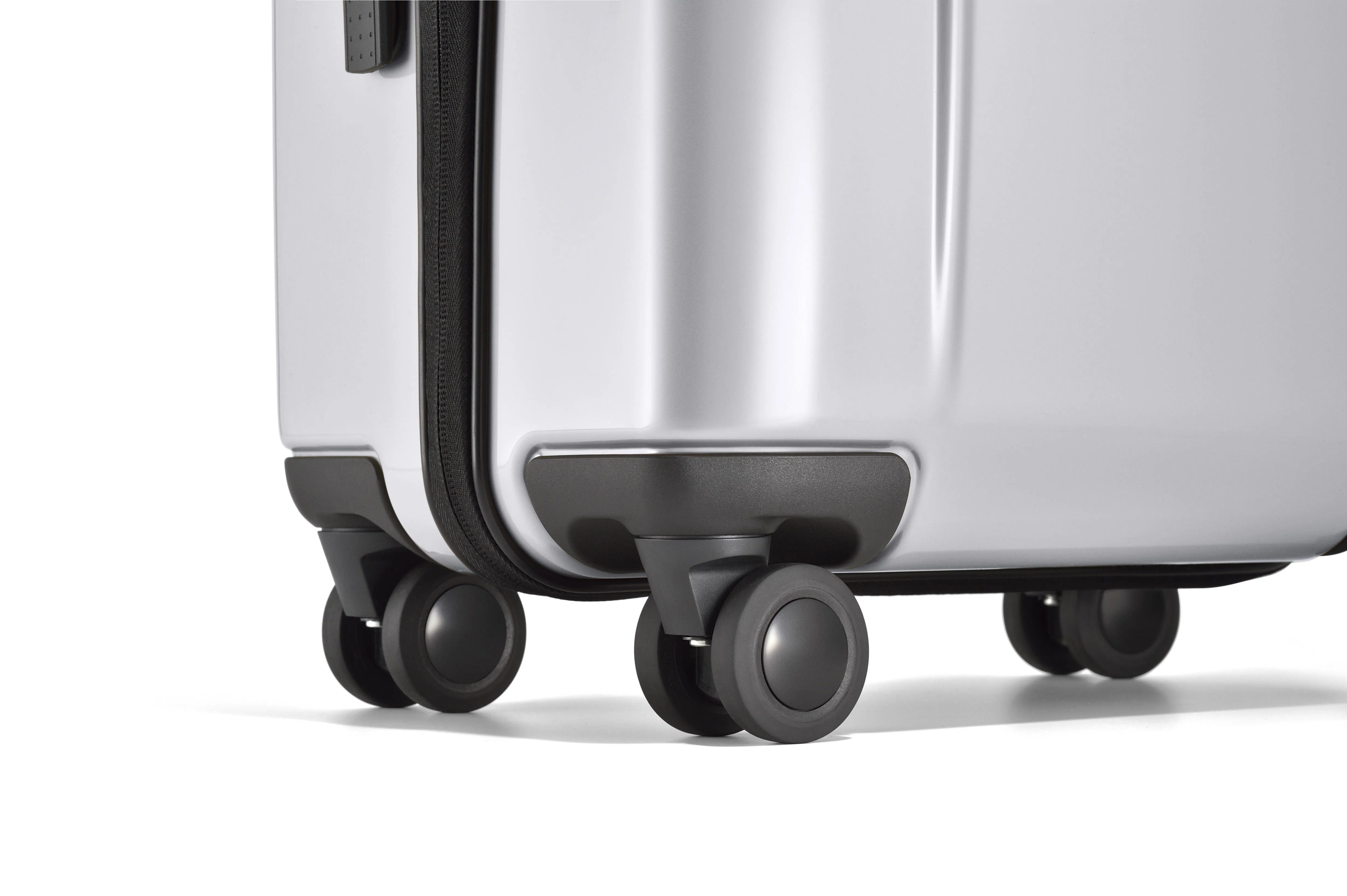 ZERO Halliburton ZRL 20" Int'l Carry-On 4-Wheel Spinner Travel Case